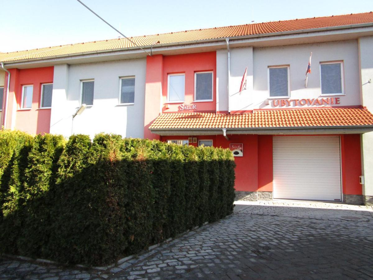 Salur Acomodação com café da manhã Nové Zámky Exterior foto