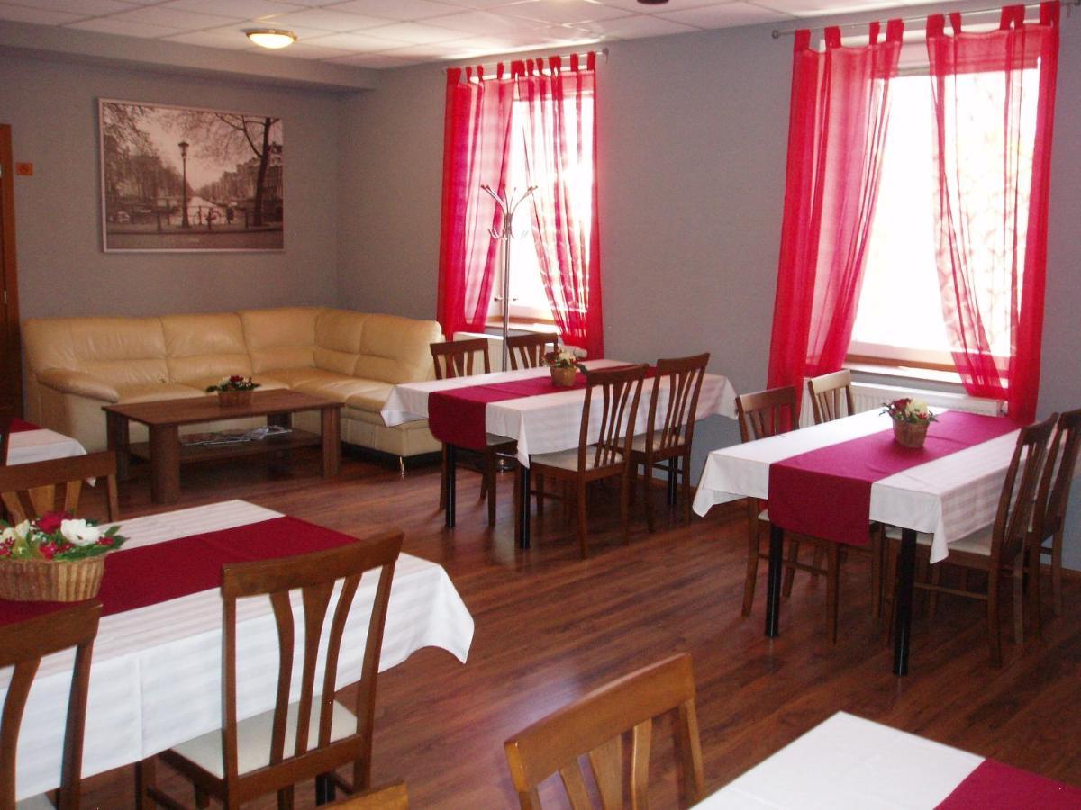 Salur Acomodação com café da manhã Nové Zámky Exterior foto